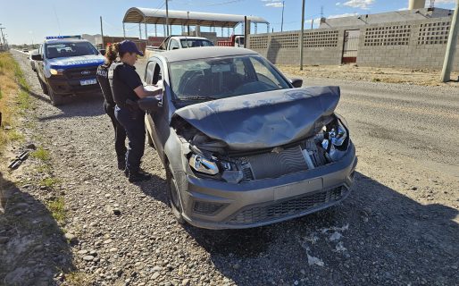 Chocó su vehículo y lo abandonó en medio de la ruta
