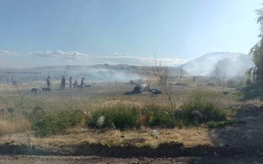 Voraz incendio de pastizales en la extensión del Stella Maris