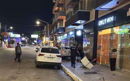 Un joven de 18 años manejaba borracho y chocó contra un poste de luz