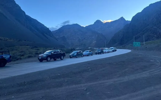 Otro día de caos para cruzar a Chile: demora de varias horas y escenas de violencia