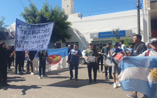 Becados municipales se movilizaron reclamando un bono de 300 mil pesos