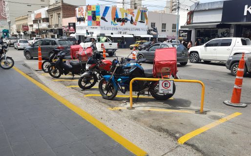 El Municipio implementó estacionamiento para motos y multará a los que se estacionen en las veredas
