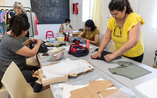 El Centro de Promoción Laboral presentó la ropa deportiva que confecciona para clubes de Comodoro
