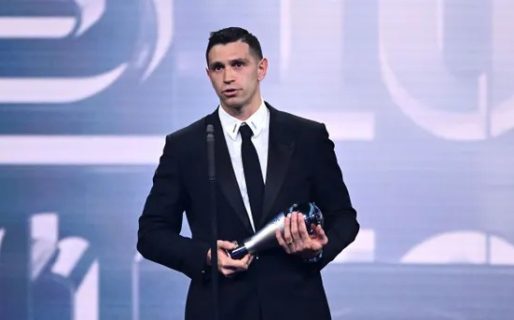 Dibu Martínez ganó el premio The Best al mejor arquero del mundo