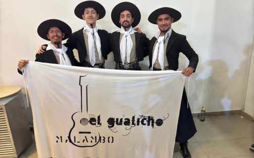 Un grupo de malambo comodorense realiza una venta de pollos para viajar a Cosquín