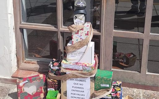 Dejaron regalos en el Juzgado de Familia que no pudieron ser entregados por «falsas denuncias»