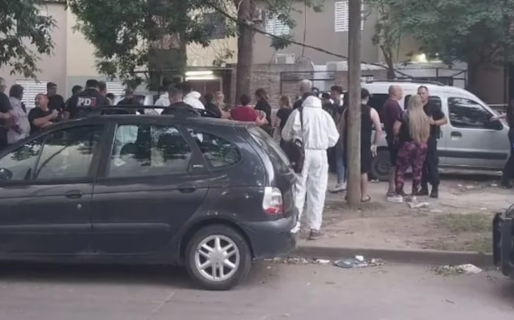 Un hombre asesinó a su pareja a mazazos, enfrentó a la Policía con un cuchillo y murió de un disparo