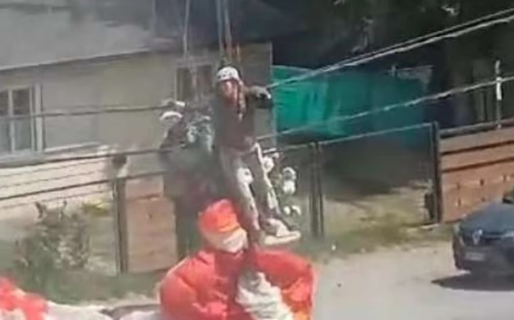 Una turista hacía parapente, se estrelló en el tendido eléctrico y dejó sin luz a un sector de Bariloche