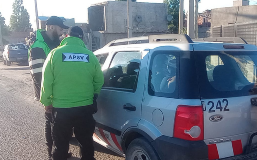 Circulaba zigzagueando, borracho, sin licencia ni seguro