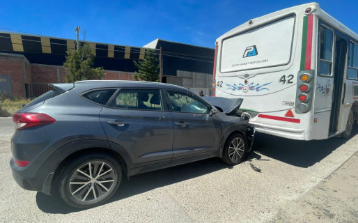 Perdió el control de su vehículo y chocó contra un colectivo en Km8