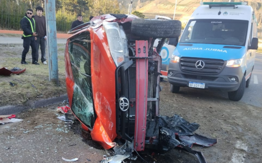 Perdió el control de su vehículo y volcó en la curva del Chalet Huergo