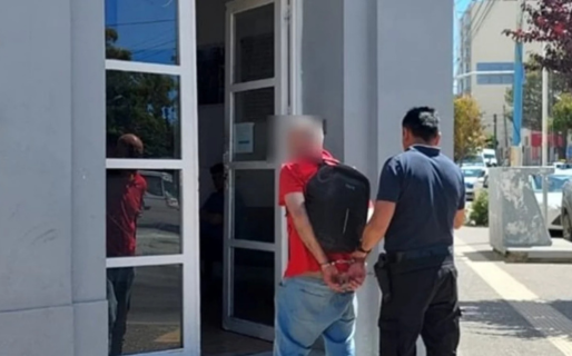Intentó robarse una cortina de un supermercado