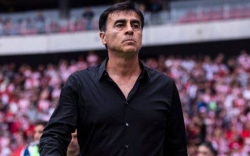 Por qué Gustavo Quinteros no dirige a Vélez para enfrentar a Estudiantes por el Trofeo de Campeones
