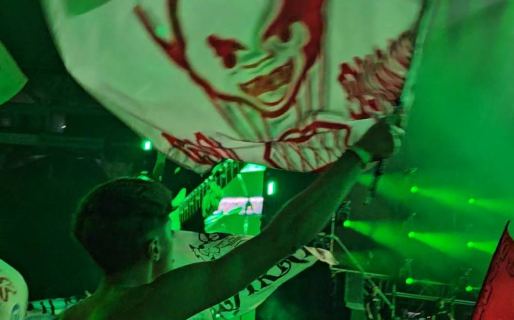 La bandera de Comodoro que flameó el hijo de Ciro en la vuelta de Los Piojos