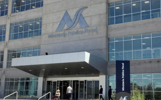 Una mujer fue atacada a golpes por su marido y se salvó porque fingió su muerte