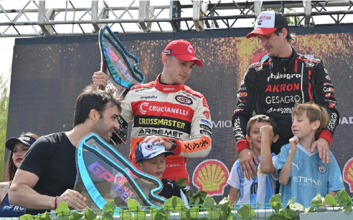 «Vamos a seguir acompañando al deporte porque promueve el turismo y genera crecimiento»