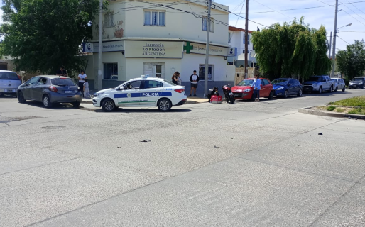 Un joven repartidor de 19 años chocó y sufrió lesiones