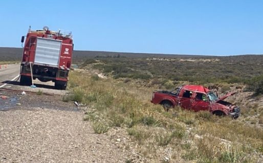 Una mujer y sus dos hijos volcaron en Ruta 25