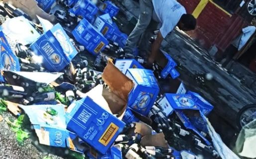 Volcó en la ruta un camión que transportaba fernet y saqueron la carga