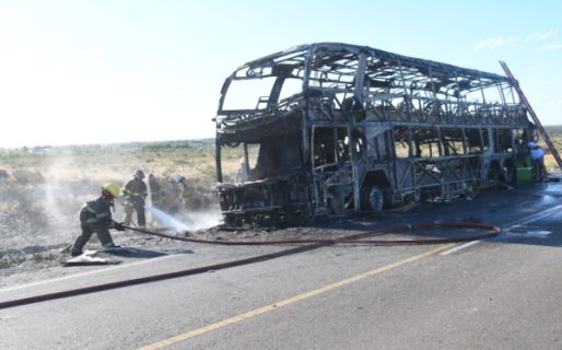 Se incendió un colectivo sobre la Ruta 1