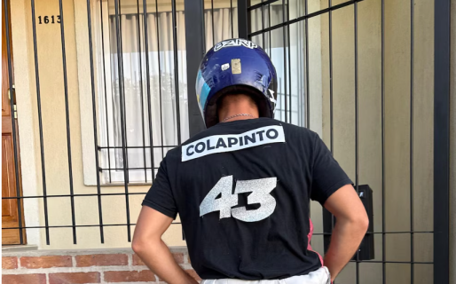 Corrió un conocido maratón vestido de Colapinto y recibió un mensaje del piloto que lo emocionó
