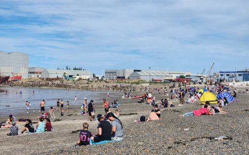 Comodorenses disfrutan de las playas con una máxima de 28 grados