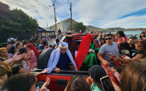 Junto a los Bomberos llegaron los Reyes Magos a la Costanera