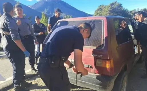 Rompieron un vidrio y robaron mochilas de turistas con un millón de pesos