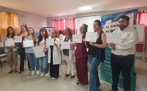 Médicos residentes del Hospital Regional recibieron sus certificados y relataron sus experiencias