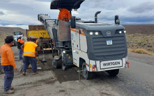 Vialidad Nacional avanza con la instalación de asfalto en la Ruta 40