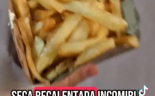 Señalan a un local de la Costanera por mal servicio