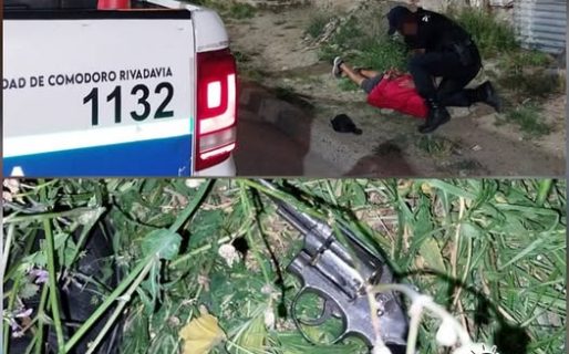 Vio a la policía y descartó un revólver: fue detenido