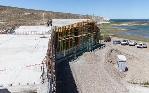 “Comodoro es un cementerio de obras”