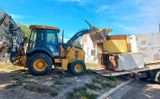 Se demolió un puesto construido en forma clandestina en un espacio público del barrio Juan XXIII