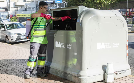 Para evitar el olor a basura, durante el verano rociarán 33 mil contenedores con una fragancia a limón