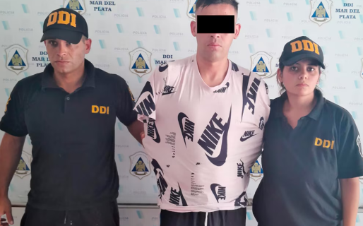 Policías disfrazados de vendedores ambulantes detuvieron en una playa a un prófugo buscado por un homicidio