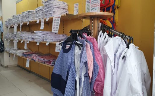 Indumentaria escolar: Una familia necesita un mínimo de $80.000 para comprar un guardapolvo y un equipo de gimnasia