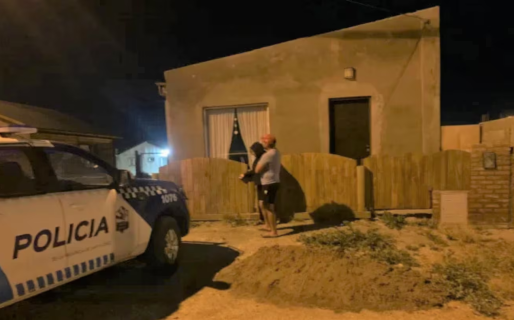 Un hombre amenazó a su vecino con un rifle después de que dos perros mataron a su gato