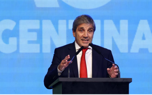 El Gobierno oficializó la medida que permite a los comercios mostrar los precios de sus productos en dólares