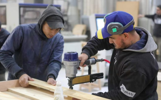 El INDEC informó que el índice de salarios de noviembre fue de 3,8% y acumuló 159,1% en el interanual