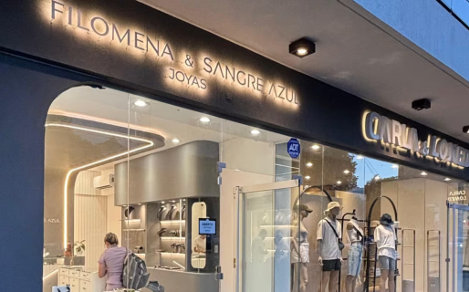 Cuatro chicos de entre 11 y 13 años fingieron ser clientes y desvalijaron una joyería