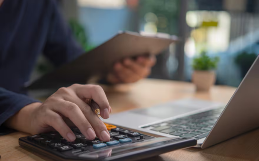 Monotributo y Ganancias: qué actualizaciones habrá este mes para definir quiénes y cuánto pagarán