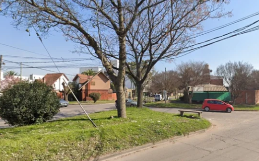 Un policía mató a un motochorro de 18 años e hirió a otro de 15 que intentaron robarle