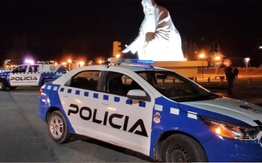 Un vecino se cansó de la pirotecnia y amenazó a otros con una carabina