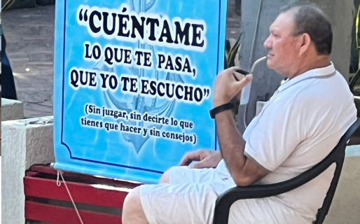 «Yo te escucho»: la solidaria acción de un hombre en plena calle