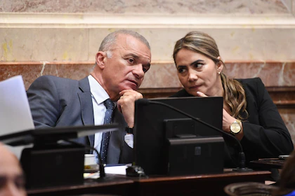 Un senador de Misiones contrató a una modelo el 17 de enero y pidió darla de baja a las dos semanas