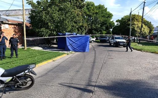 Un policía mató a dos sospechosos que lo asaltaron: tenían 14 y 18 años y atacaban a metros de sus casas