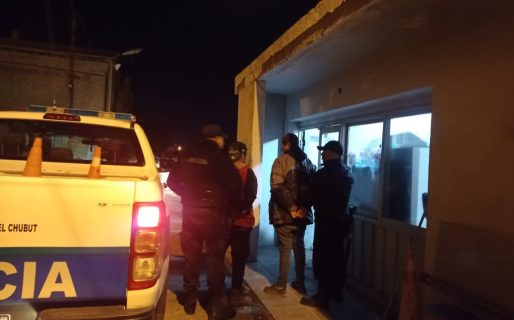 Dos detenidos tras protagonizar altercado violento en una vivienda