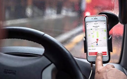 Un conductor de una app atacó a golpes a una mujer luego de que le ensuciara el auto con galletitas