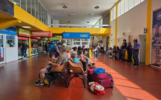 Hay demoras de casi dos semanas para conseguir pasajes a la Cordillera